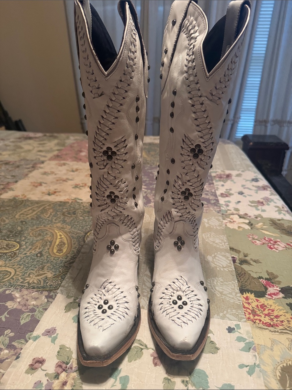 Lane Matte White Cossette Boots Size 8